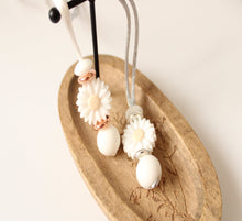Load image into Gallery viewer, Daisy Nursing Necklace