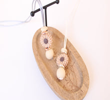 Load image into Gallery viewer, Beige Daisy Necklace