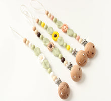 Load image into Gallery viewer, Personalised Dummy clip with flower