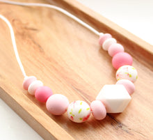 Load image into Gallery viewer, Teething necklace - Pink and white

