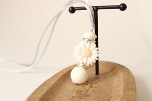 White Daisy Nursing Necklace