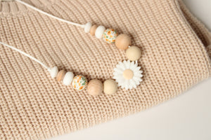 Daisy Silicone and Wooden Nursing necklace