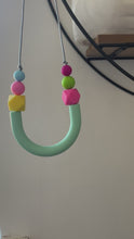 Load and play video in Gallery viewer, Geometric 80s style necklace - Mint
