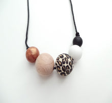 Load image into Gallery viewer, Teething necklace Minimalist look
