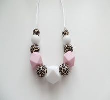 Load image into Gallery viewer, Teething Necklace Leopard &amp; Pink
