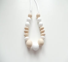 Load image into Gallery viewer, Silicone nursing necklace beige
