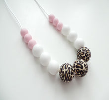 Load image into Gallery viewer, Teething Necklace Leopard Print, White &amp; Pink
