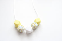 Load image into Gallery viewer, Teething necklace - Spring Floral

