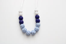 Load image into Gallery viewer, Teething necklace - Navy &amp; Pale Blue
