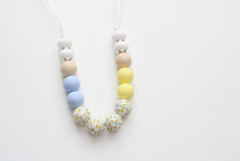 Load image into Gallery viewer, Teething necklace - Floral &amp; Pale Blue
