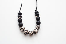 Load image into Gallery viewer, Teething Necklace - Leopard print &amp; Black
