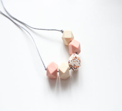 Teething necklace Dusky Pink 