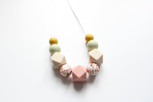 Teething Necklace Beige & Sage